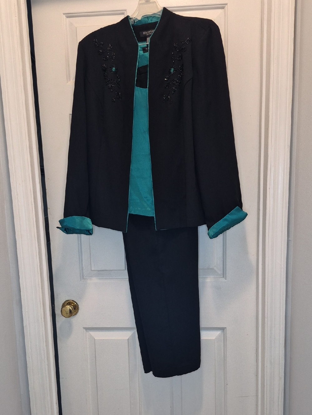 D46- Embroidered Black Jacket & Teal Lined 3-pc Suit Set - sz 14